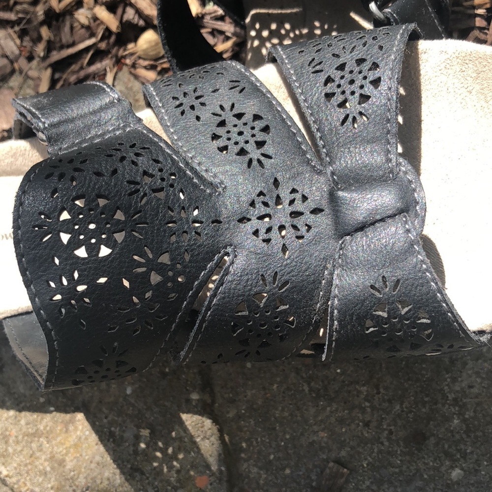 Sandals - Picture 3 of 4